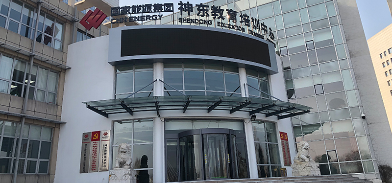 陜西榆林神東教培中心安裝升降屏風(fēng)電腦桌，實現(xiàn)一室多用